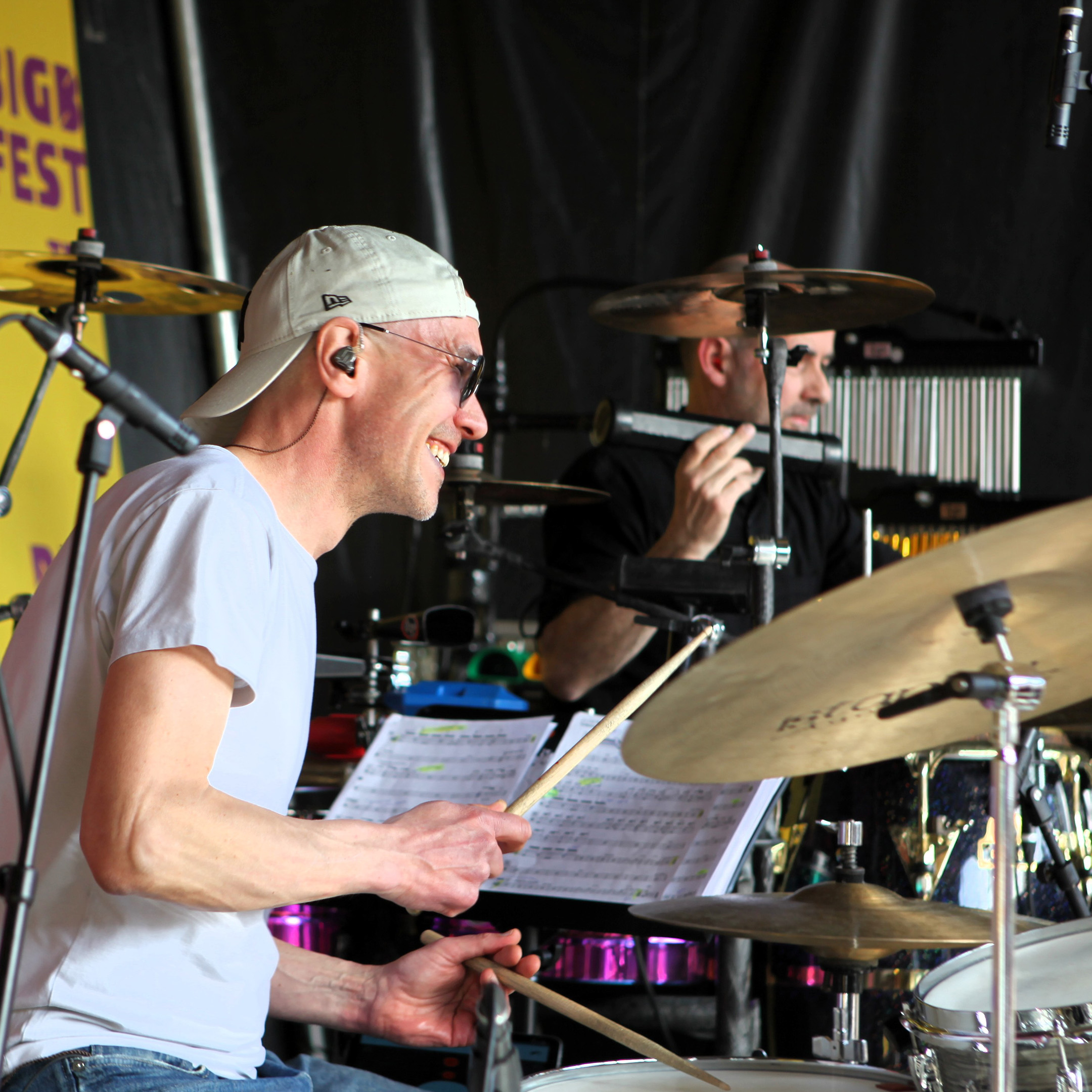Genietende muzikanten tijdens het BigBandFestival